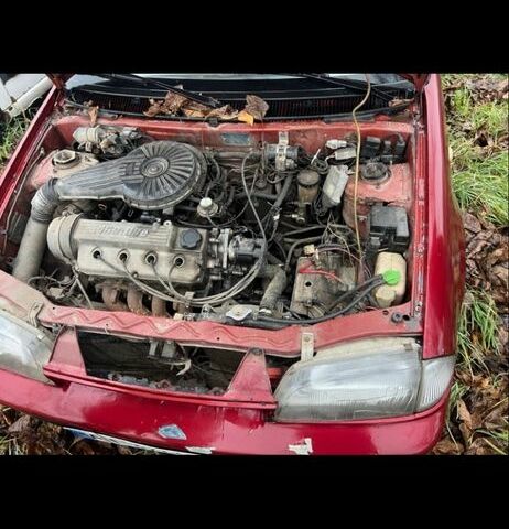 Красный Сузуки Свифт, объемом двигателя 1.6 л и пробегом 250 тыс. км за 709 $, фото 4 на Automoto.ua