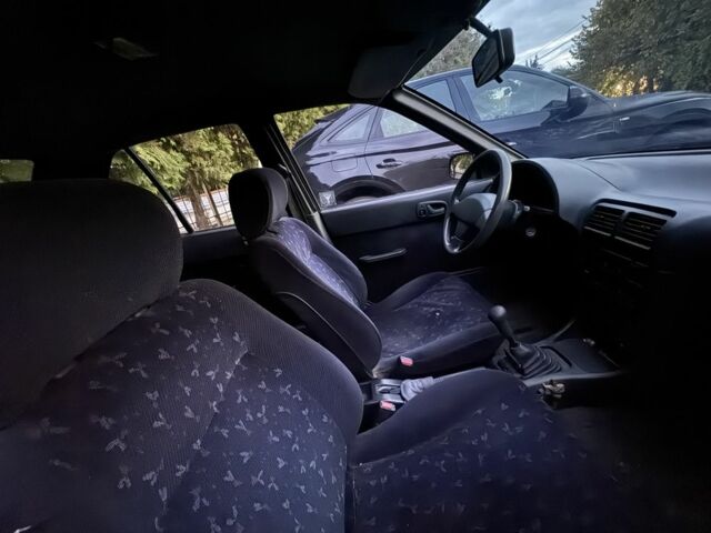 Красный Сузуки Свифт, объемом двигателя 1.3 л и пробегом 350 тыс. км за 1250 $, фото 3 на Automoto.ua