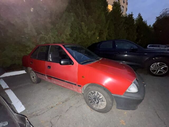 Красный Сузуки Свифт, объемом двигателя 1.3 л и пробегом 350 тыс. км за 1250 $, фото 2 на Automoto.ua