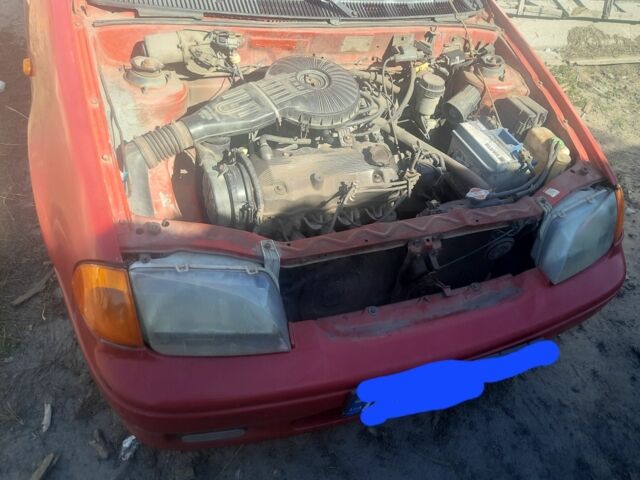 Червоний Сузукі Свифт, об'ємом двигуна 1 л та пробігом 280 тис. км за 1700 $, фото 3 на Automoto.ua