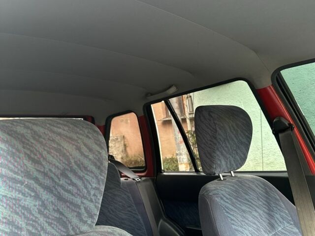 Красный Сузуки Свифт, объемом двигателя 1 л и пробегом 155 тыс. км за 750 $, фото 2 на Automoto.ua