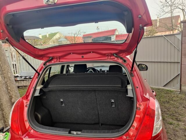 Красный Сузуки Свифт, объемом двигателя 0 л и пробегом 65 тыс. км за 9500 $, фото 4 на Automoto.ua