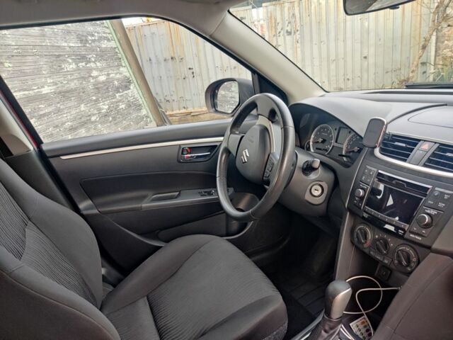 Красный Сузуки Свифт, объемом двигателя 0 л и пробегом 65 тыс. км за 9500 $, фото 1 на Automoto.ua