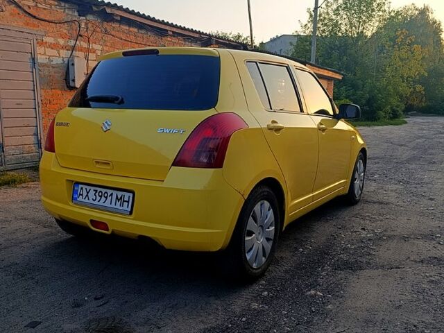 Жовтий Сузукі Свифт, об'ємом двигуна 1.3 л та пробігом 189 тис. км за 4600 $, фото 4 на Automoto.ua