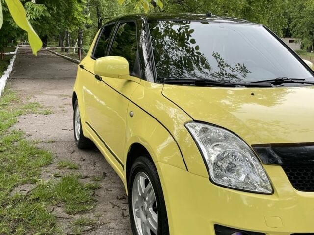 Желтый Сузуки Свифт, объемом двигателя 1.6 л и пробегом 162 тыс. км за 6000 $, фото 2 на Automoto.ua