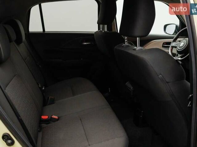 Желтый Сузуки Свифт, объемом двигателя 1.2 л и пробегом 8 тыс. км за 19709 $, фото 11 на Automoto.ua