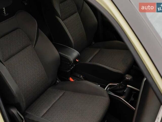 Желтый Сузуки Свифт, объемом двигателя 1.2 л и пробегом 8 тыс. км за 19709 $, фото 10 на Automoto.ua