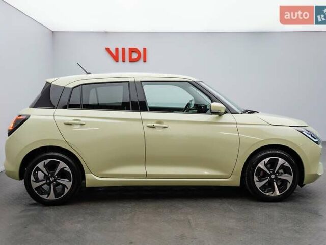 Желтый Сузуки Свифт, объемом двигателя 1.2 л и пробегом 8 тыс. км за 19709 $, фото 6 на Automoto.ua