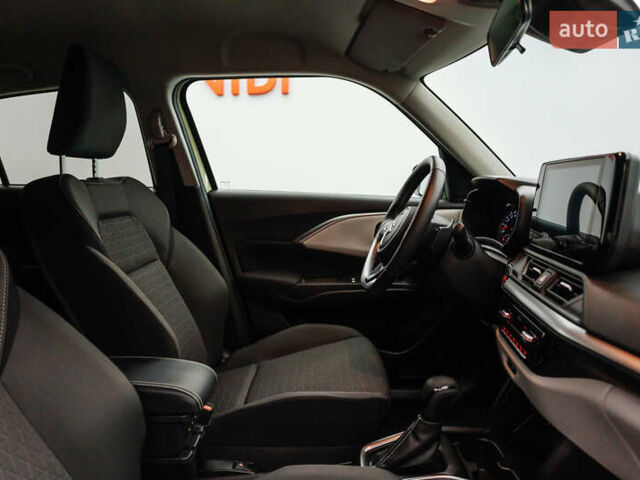 Желтый Сузуки Свифт, объемом двигателя 1.2 л и пробегом 8 тыс. км за 19709 $, фото 9 на Automoto.ua