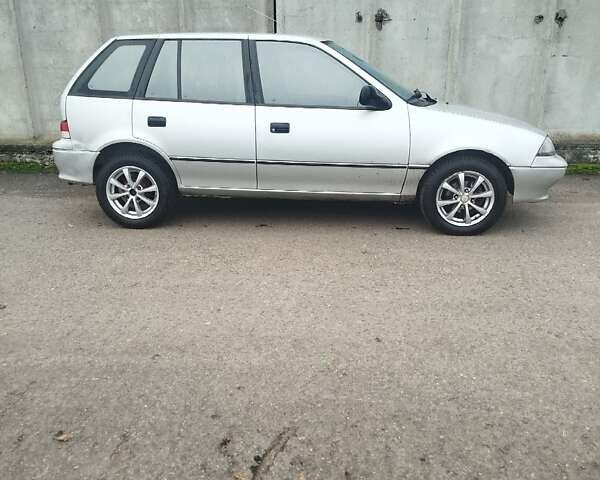 Серый Сузуки Свифт, объемом двигателя 1.3 л и пробегом 196 тыс. км за 1900 $, фото 9 на Automoto.ua