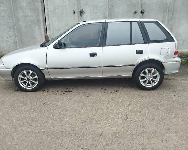 Серый Сузуки Свифт, объемом двигателя 1.3 л и пробегом 196 тыс. км за 1900 $, фото 12 на Automoto.ua