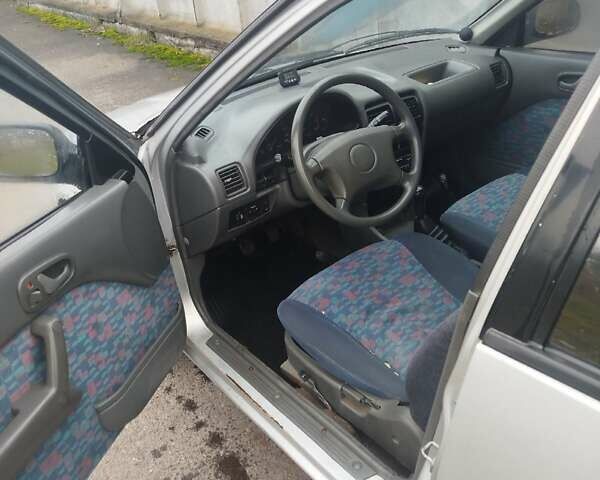 Серый Сузуки Свифт, объемом двигателя 1.3 л и пробегом 196 тыс. км за 1900 $, фото 13 на Automoto.ua