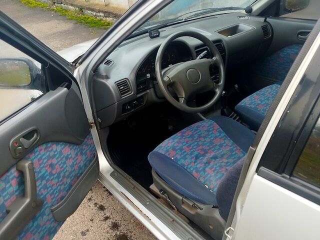 Серый Сузуки Свифт, объемом двигателя 1.3 л и пробегом 196 тыс. км за 1900 $, фото 5 на Automoto.ua