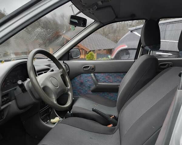 Серый Сузуки Свифт, объемом двигателя 1.3 л и пробегом 56 тыс. км за 2550 $, фото 3 на Automoto.ua