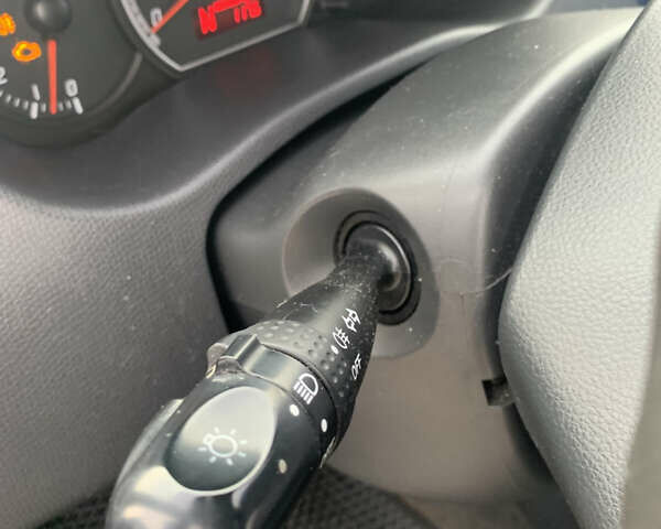 Сірий Сузукі Свифт, об'ємом двигуна 1.3 л та пробігом 229 тис. км за 4250 $, фото 22 на Automoto.ua