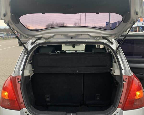 Сірий Сузукі Свифт, об'ємом двигуна 1.3 л та пробігом 229 тис. км за 4250 $, фото 11 на Automoto.ua