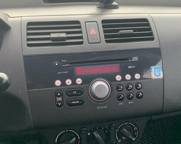 Сірий Сузукі Свифт, об'ємом двигуна 1.3 л та пробігом 229 тис. км за 4250 $, фото 26 на Automoto.ua