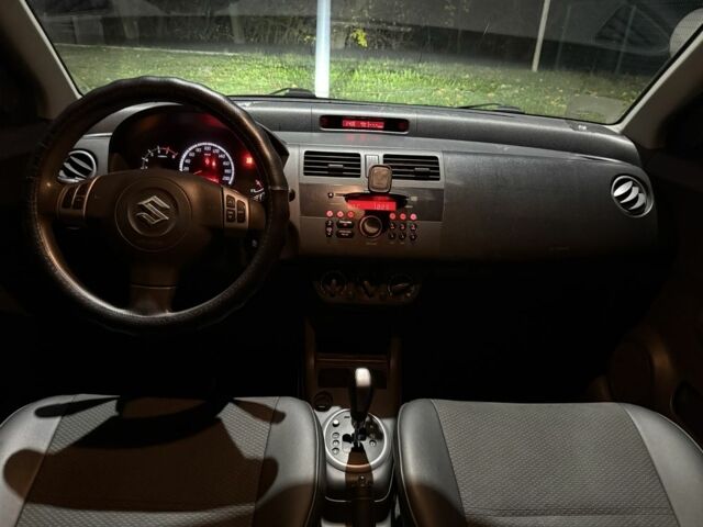 Серый Сузуки Свифт, объемом двигателя 1.3 л и пробегом 181 тыс. км за 4200 $, фото 5 на Automoto.ua