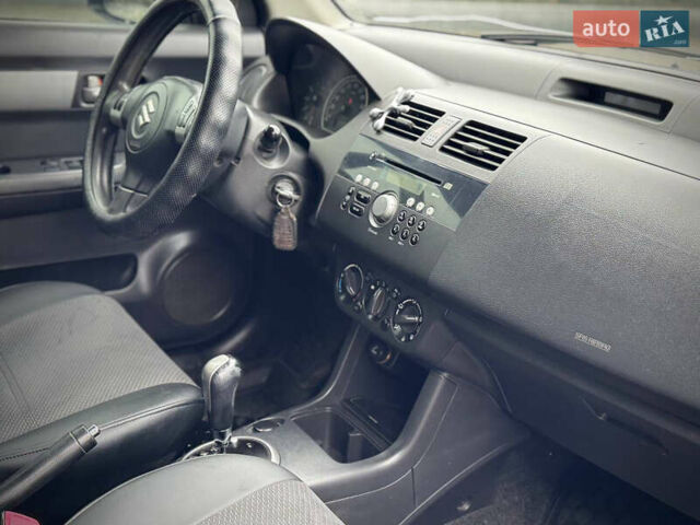 Серый Сузуки Свифт, объемом двигателя 1.33 л и пробегом 180 тыс. км за 3700 $, фото 7 на Automoto.ua