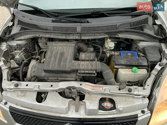 Серый Сузуки Свифт, объемом двигателя 1.33 л и пробегом 222 тыс. км за 4450 $, фото 18 на Automoto.ua