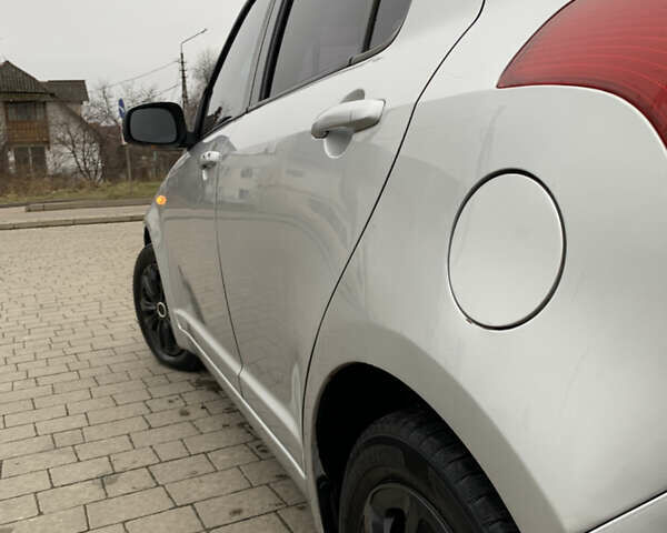 Серый Сузуки Свифт, объемом двигателя 1.33 л и пробегом 222 тыс. км за 4450 $, фото 10 на Automoto.ua