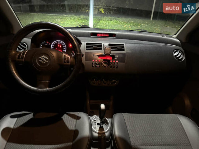 Серый Сузуки Свифт, объемом двигателя 1.33 л и пробегом 181 тыс. км за 3999 $, фото 5 на Automoto.ua