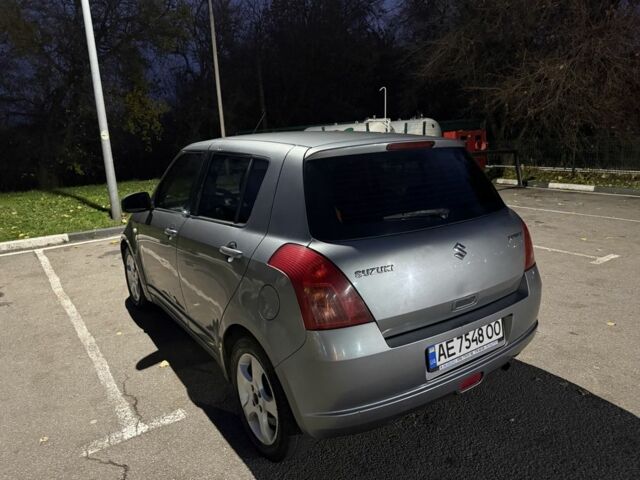 Серый Сузуки Свифт, объемом двигателя 1.3 л и пробегом 181 тыс. км за 4200 $, фото 1 на Automoto.ua