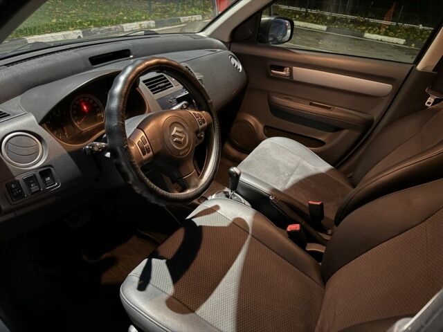 Серый Сузуки Свифт, объемом двигателя 1.3 л и пробегом 181 тыс. км за 4200 $, фото 4 на Automoto.ua