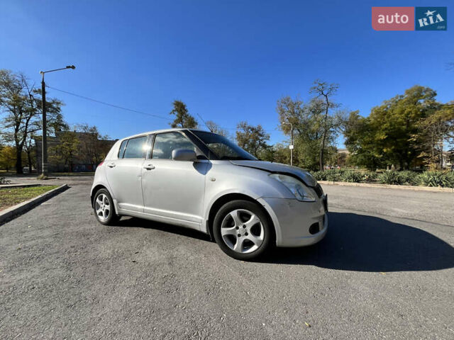 Серый Сузуки Свифт, объемом двигателя 1.33 л и пробегом 146 тыс. км за 4000 $, фото 2 на Automoto.ua