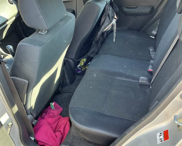 Серый Сузуки Свифт, объемом двигателя 1.33 л и пробегом 146 тыс. км за 4000 $, фото 7 на Automoto.ua