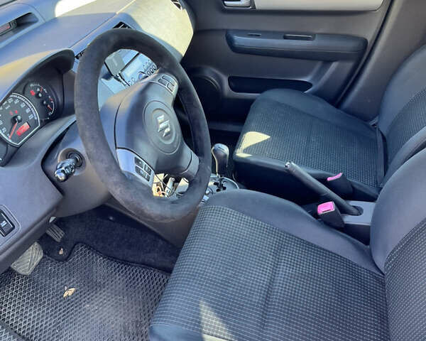 Серый Сузуки Свифт, объемом двигателя 1.33 л и пробегом 146 тыс. км за 4000 $, фото 8 на Automoto.ua