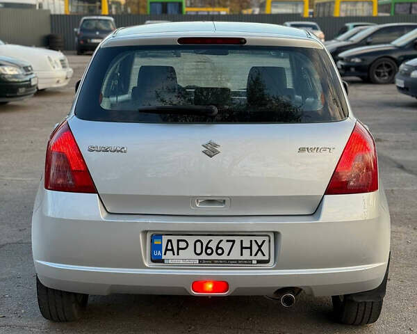 Серый Сузуки Свифт, объемом двигателя 1.33 л и пробегом 146 тыс. км за 4600 $, фото 2 на Automoto.ua