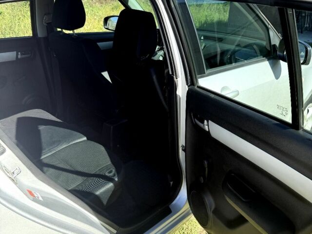 Серый Сузуки Свифт, объемом двигателя 1.3 л и пробегом 147 тыс. км за 4800 $, фото 6 на Automoto.ua