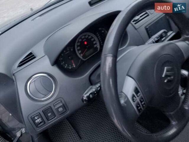 Серый Сузуки Свифт, объемом двигателя 1.49 л и пробегом 129 тыс. км за 6000 $, фото 3 на Automoto.ua