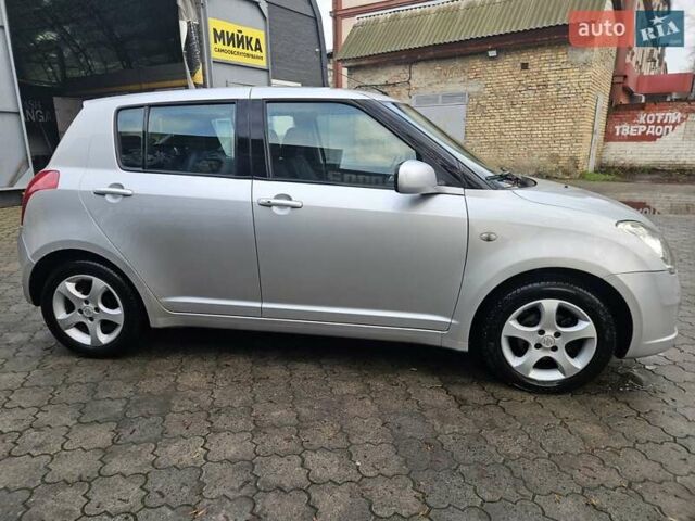 Серый Сузуки Свифт, объемом двигателя 1.33 л и пробегом 193 тыс. км за 5500 $, фото 4 на Automoto.ua