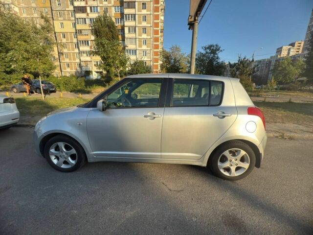 Серый Сузуки Свифт, объемом двигателя 1.3 л и пробегом 147 тыс. км за 4800 $, фото 1 на Automoto.ua