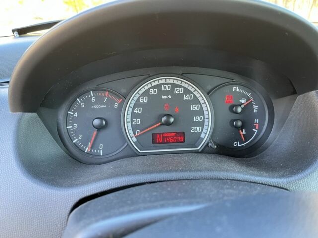 Серый Сузуки Свифт, объемом двигателя 1.3 л и пробегом 146 тыс. км за 3500 $, фото 7 на Automoto.ua