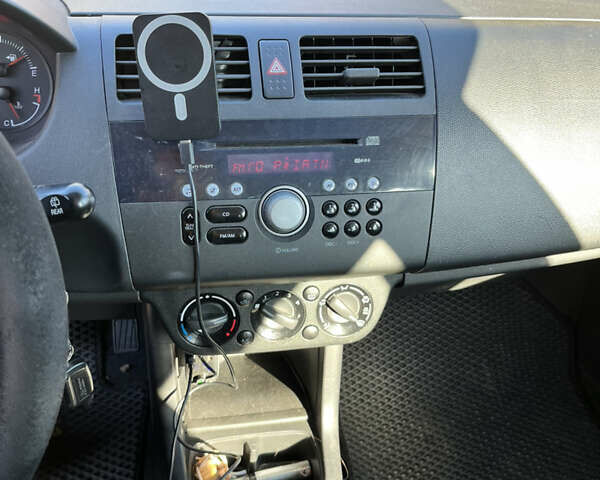 Серый Сузуки Свифт, объемом двигателя 1.33 л и пробегом 146 тыс. км за 4000 $, фото 10 на Automoto.ua