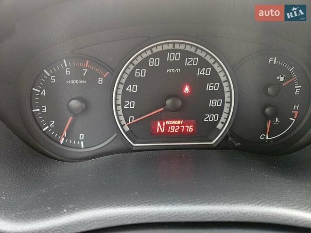 Серый Сузуки Свифт, объемом двигателя 1.33 л и пробегом 193 тыс. км за 5500 $, фото 9 на Automoto.ua