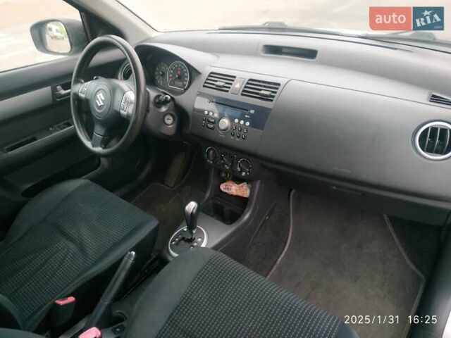 Серый Сузуки Свифт, объемом двигателя 1.33 л и пробегом 170 тыс. км за 4550 $, фото 22 на Automoto.ua