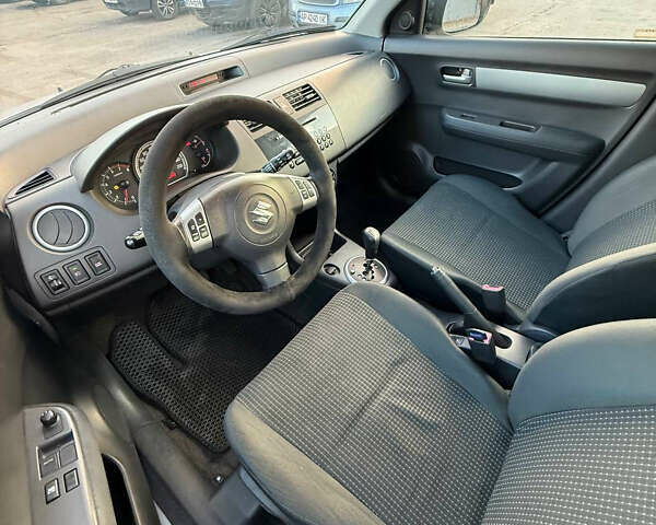 Серый Сузуки Свифт, объемом двигателя 1.33 л и пробегом 146 тыс. км за 4600 $, фото 8 на Automoto.ua