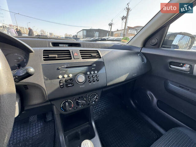 Серый Сузуки Свифт, объемом двигателя 1.33 л и пробегом 147 тыс. км за 4000 $, фото 35 на Automoto.ua