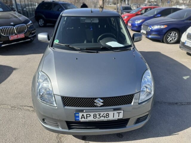Серый Сузуки Свифт, объемом двигателя 1.3 л и пробегом 147 тыс. км за 4000 $, фото 2 на Automoto.ua
