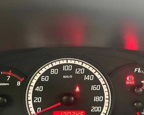 Серый Сузуки Свифт, объемом двигателя 1.33 л и пробегом 120 тыс. км за 5800 $, фото 3 на Automoto.ua