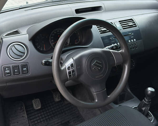 Сузуки Свифт 2007 в Львове на Automoto.ua Серый Сузуки Свифт, объемом двигателя 1.3 л и пробегом 214 тыс. км за 4250 $, фото 5 на Automoto.ua