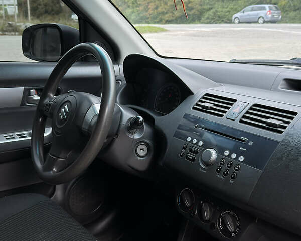 Сузуки Свифт 2007 в Львове на Automoto.ua Серый Сузуки Свифт, объемом двигателя 1.3 л и пробегом 214 тыс. км за 4250 $, фото 11 на Automoto.ua