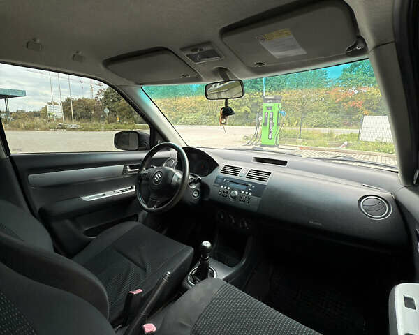 Сузуки Свифт 2007 в Львове на Automoto.ua Серый Сузуки Свифт, объемом двигателя 1.3 л и пробегом 214 тыс. км за 4250 $, фото 15 на Automoto.ua