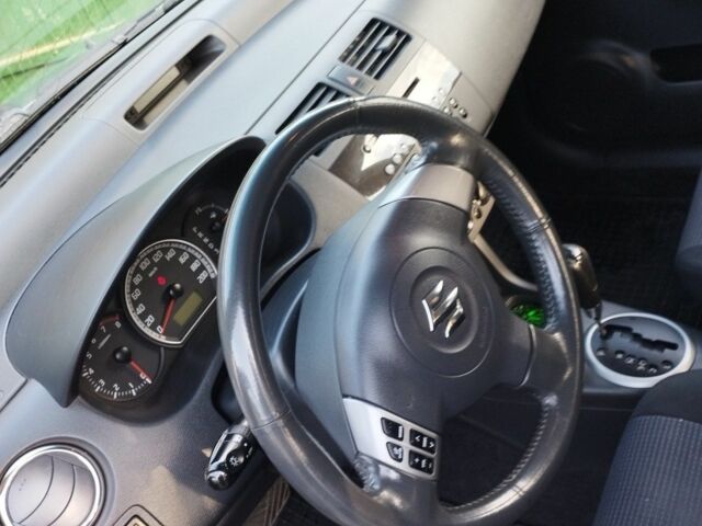 Серый Сузуки Свифт, объемом двигателя 1.5 л и пробегом 111 тыс. км за 5100 $, фото 5 на Automoto.ua