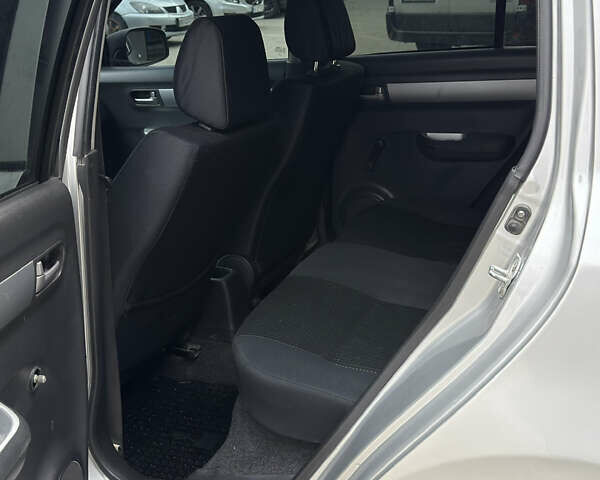 Сірий Сузукі Свифт, об'ємом двигуна 1.3 л та пробігом 214 тис. км за 3999 $, фото 8 на Automoto.ua