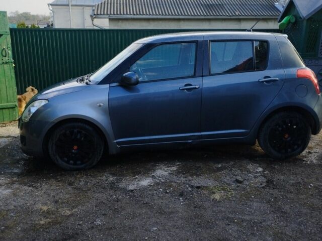 Серый Сузуки Свифт, объемом двигателя 1.5 л и пробегом 111 тыс. км за 5100 $, фото 1 на Automoto.ua